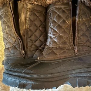 Brown winter boots, zippered, very warm-